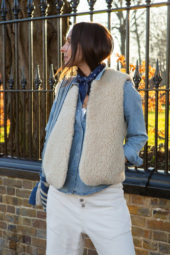 The Bandana Scarf Trend - How to Wear It in 2025