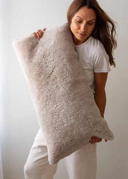 LARGE RECTANGLE SHEEPSKIN CUSHION BEIGE