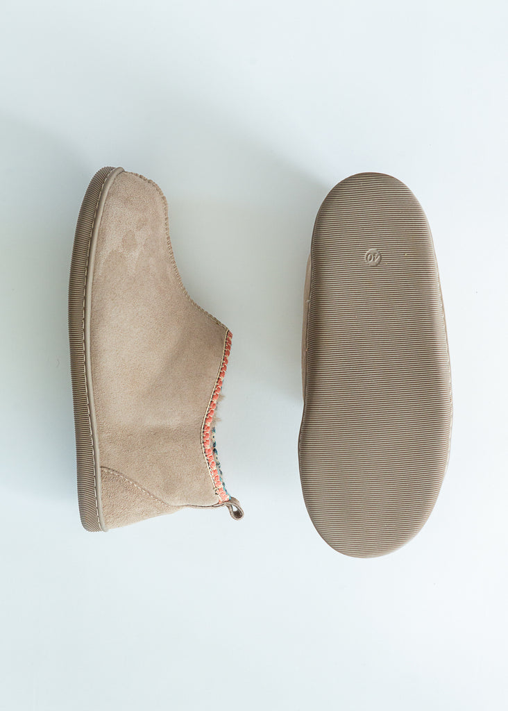 Agnes sheepskin slipper boots in pale beige – cosy handmade footwear that can be worn outside