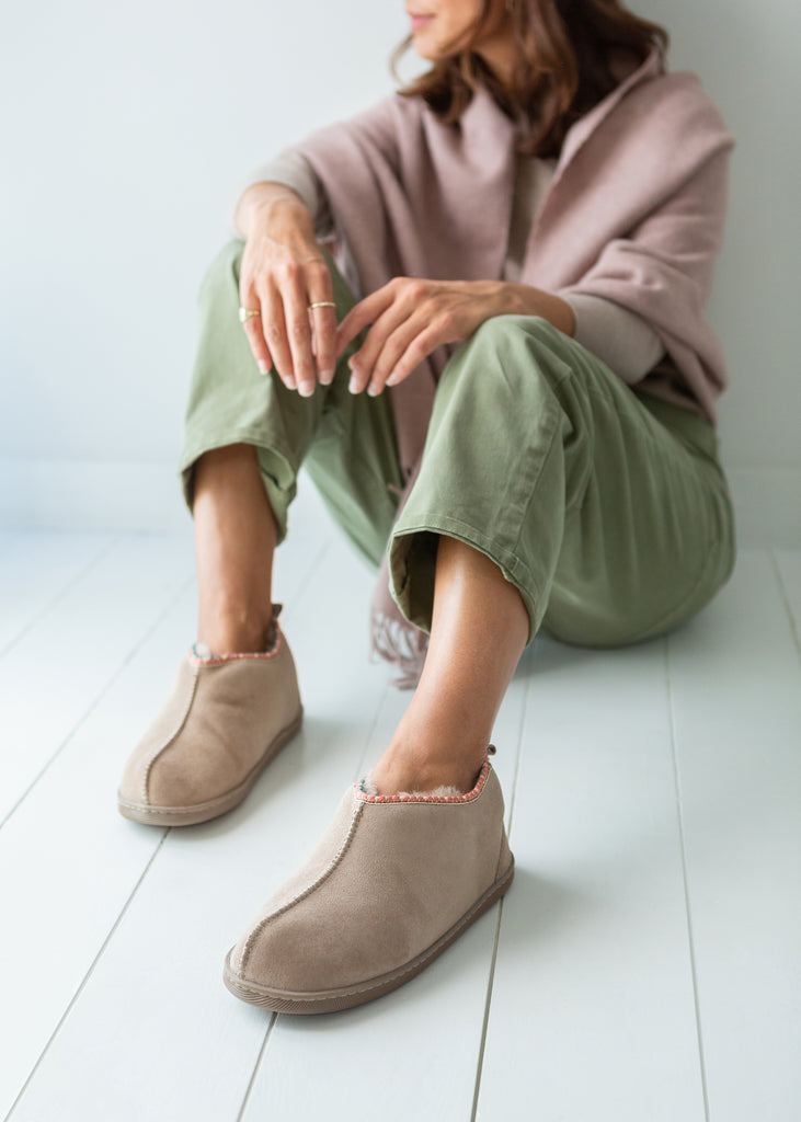 Agnes sheepskin slipper boots in pale beige – cosy handmade footwear that can be worn outside