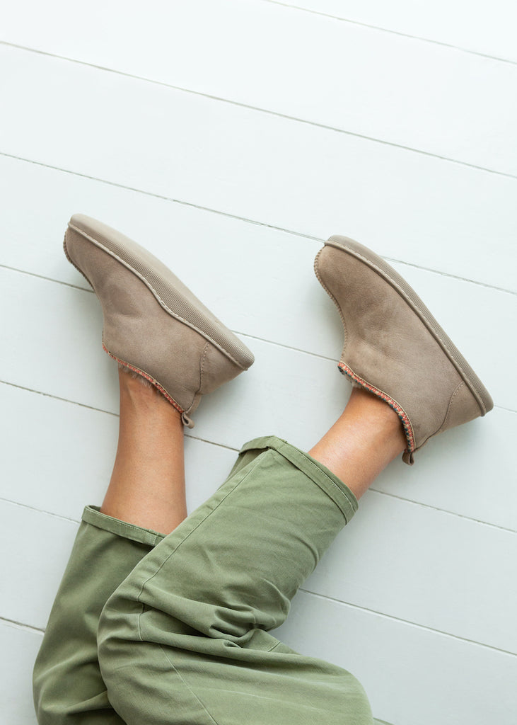 Agnes sheepskin slipper boots in pale beige – cosy handmade footwear that can be worn outside