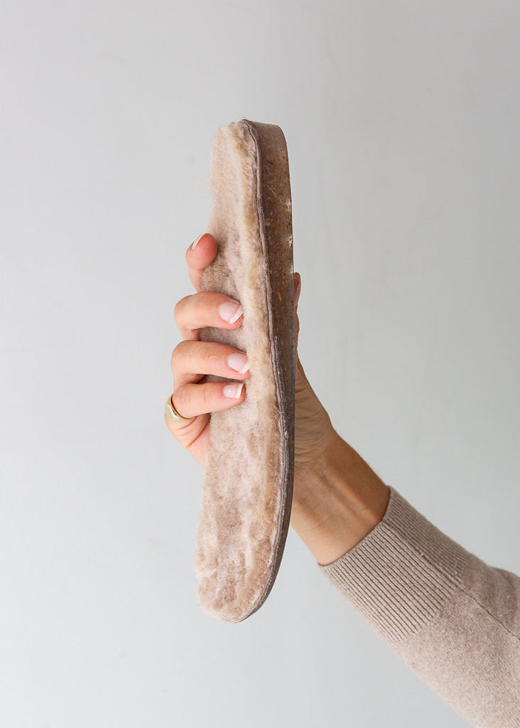 removable sheepskin insole, supported by TPE gel, provides excellent cushioning and shock absorption