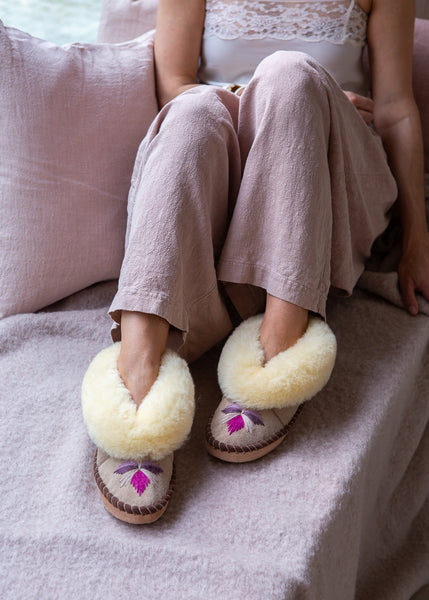 SHEEPSKIN SLIPPERS