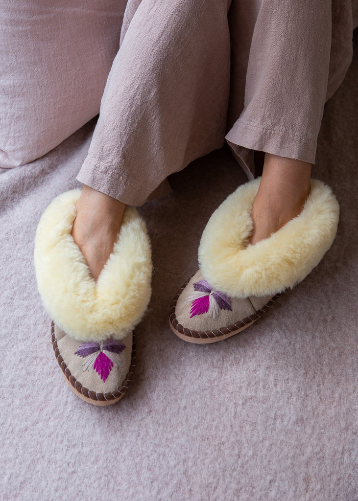 SHEEPSKIN SLIPPERS