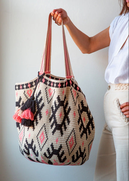 pink and black wayuu bag