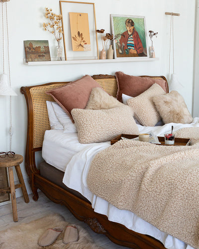 BLANKETS & THROWS
